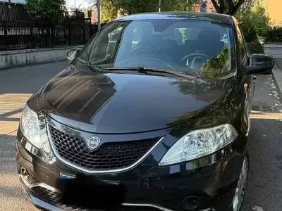 Usata Lancia Ypsilon 60 CV (44 kW) 2016 Nero Utilitaria