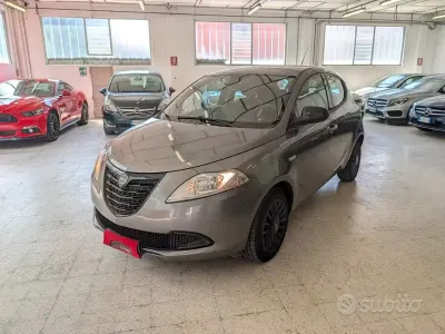 Usata Lancia Ypsilon Silver 69 CV (50 kW) 2014 Grigio Utilitaria