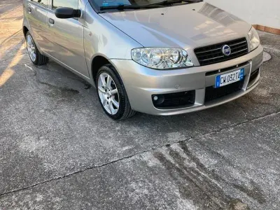 Usata Fiat Punto 60 CV (44 kW) 2005 Grigio Utilitaria
