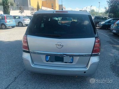 Usata Opel Zafira 2006 Grigio Monovolume