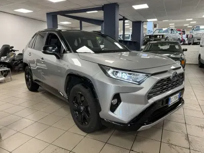 Usata Toyota RAV4 Hybrid Style 178 CV (130 kW) 2021 Argento SUV