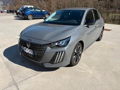 Usata Peugeot 208 Allure 101 CV (74 kW) 2025 Grigio Utilitaria