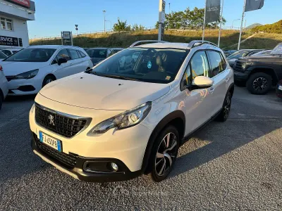 Usado Peugeot 2008 Allure 101 HP (74 kW) 2017 Branco SUV