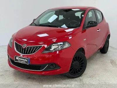 Usata Lancia Ypsilon Silver 69 CV (50 kW) 2021 Rosso Utilitaria