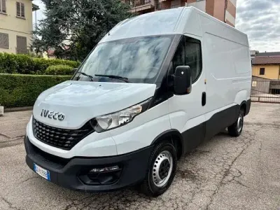 Usata Iveco Daily 116 CV (85 kW) 2020 Bianco Furgone