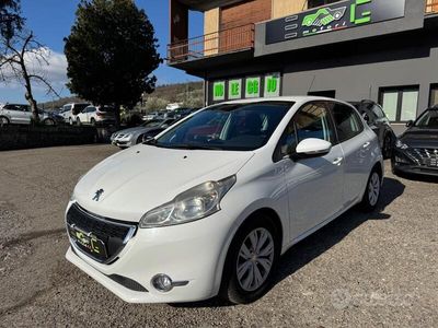 Bianco Usata 2013 Peugeot 208 Allure Utilitaria | 4900 € (Buon prezzo)