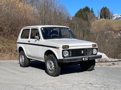 Usata Lada niva 78 CV (57 kW) 1987 Bianco SUV