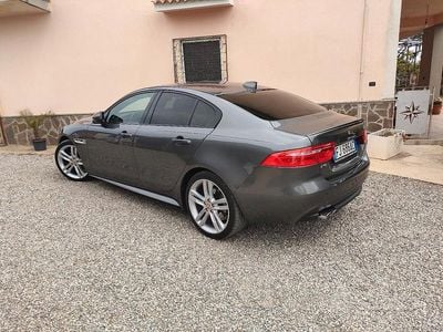 Usata Jaguar XE 180 CV (132 kW) 2017 Grigio Berlina