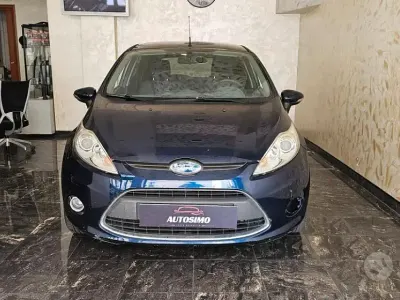 Usata Ford Fiesta Titanium 82 CV (60 kW) 2010 Blu Berlina