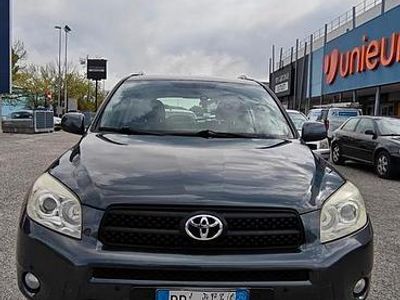 Second-hand Toyota RAV4 Luxury 177 CP (130 kW) 2006 Gri SUV