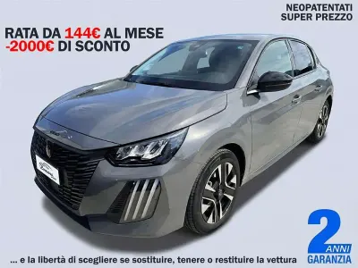 Usata Peugeot 208 Allure 101 CV (74 kW) 2024 Grigio Utilitaria