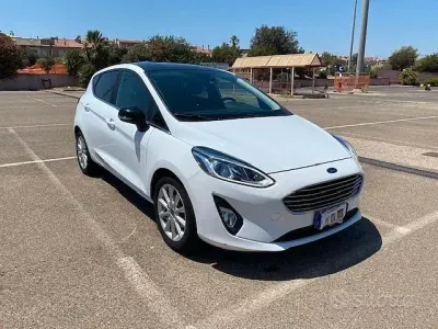 Usata Ford Fiesta Titanium 86 CV (63 kW) 2018 Bianco Utilitaria