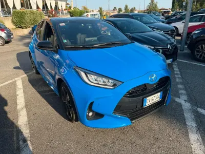 Usata Toyota Yaris Hybrid 92 CV (67 kW) 2024 Blu Berlina