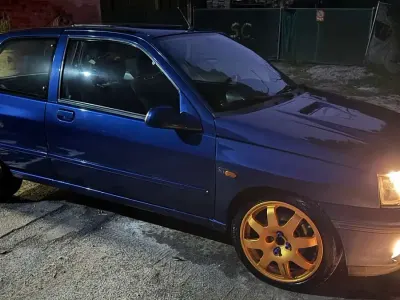 Usata Renault Clio 135 CV (99 kW) 1993 Blu/azzurro Utilitaria