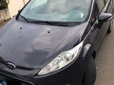Usata Ford Fiesta Titanium 97 CV (71 kW) 2010 Grigio Utilitaria