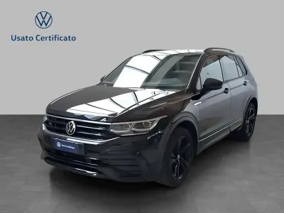 Usata VW Tiguan R-line 150 CV (110 kW) 2023 Deep black perlato SUV