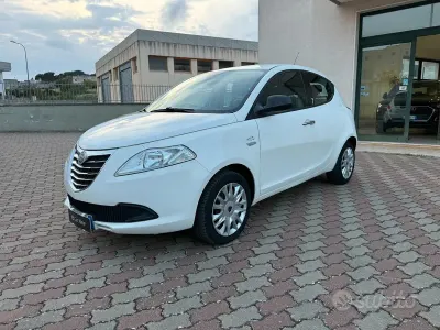 Gebraucht Lancia Ypsilon S 95 PS (69 kW) 2014 Weiß Kleinwagen