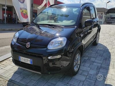 Gebraucht Fiat Panda 4x4 85 PS (62 kW) 2023 Schwarz Kleinwagen