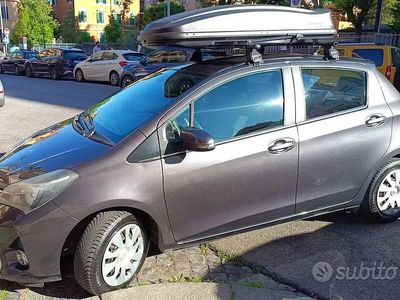 Usata Toyota Yaris Active 99 CV (72 kW) 2014 Grigio Utilitaria