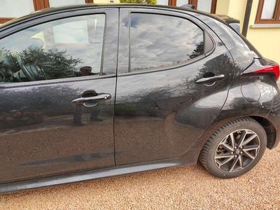 Usata Toyota Yaris Hybrid Lounge 92 CV (67 kW) 2020 Berlina