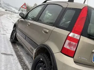Usata Fiat Panda 4x4 Climbing 69 CV (50 kW) 2008 Utilitaria