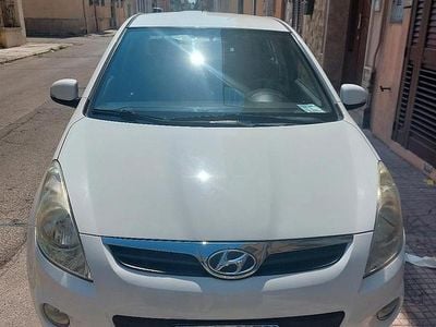Usata Hyundai i20 100 CV (73 kW) 2013 Bianco Berlina