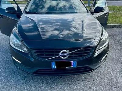 Usata Volvo V60 120 CV (88 kW) 2016 Nero Station wagon