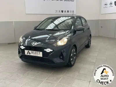 Usata Hyundai i10 67 CV (49 kW) 2023 Grigio Utilitaria