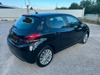 Usata Peugeot 208 Allure 82 CV (60 kW) 2016 Nero Utilitaria