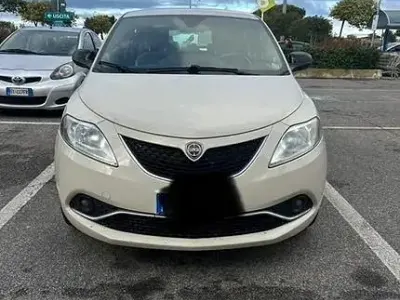 Usata Lancia Ypsilon 80 CV (58 kW) 2016 Utilitaria