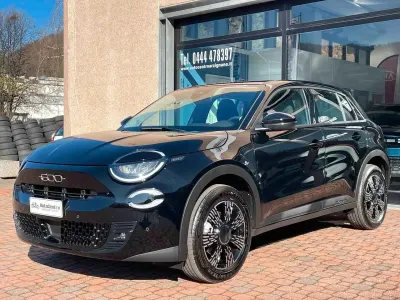 Nuova Fiat 600 Icon 100 CV (73 kW) 2026 Nero SUV