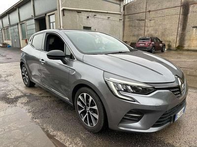 Usata Renault Clio V Techno 90 CV (66 kW) 2023 Grigio Utilitaria
