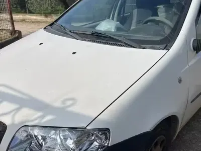 Usata Fiat Punto 69 CV (50 kW) 2004 Bianco Utilitaria