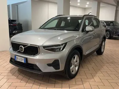Usata Volvo XC40 129 CV (94 kW) 2023 Silver down met. SUV