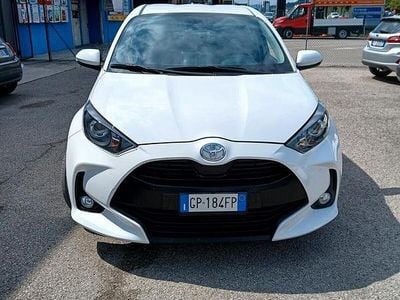 Begagnad Toyota Yaris Trend 72 HK (52 kW) 2023 Vit Halvkombi