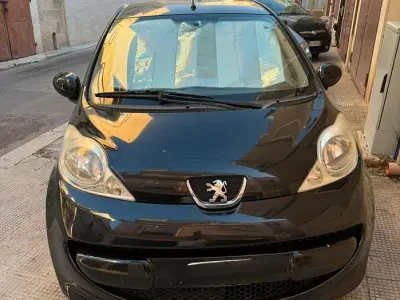 Usata Peugeot 107 68 CV (50 kW) 2007 Nero Utilitaria