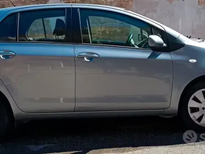 Begagnad Toyota Yaris 87 HK (63 kW) 2006 Grå Sedan