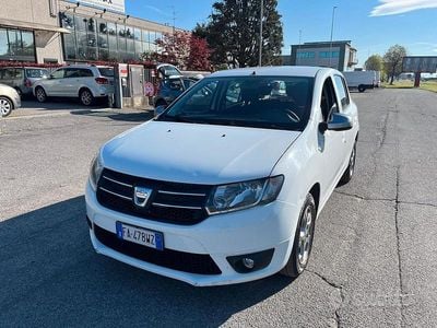 Usata Dacia Sandero Lauréate 75 CV (55 kW) 2015 Bianco Berlina