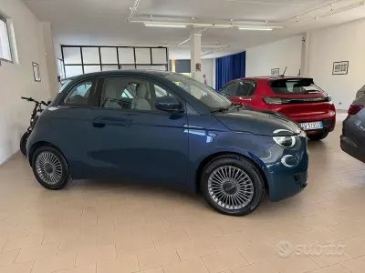 Usata Fiat 500e Icon 42 kW (58 CV) 2022 Blu Berlina