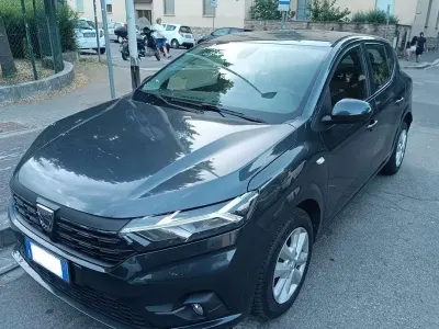Usata Dacia Sandero Comfort 91 CV (66 kW) 2022 Grigio Berlina