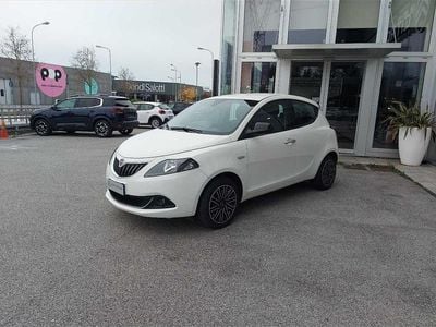 Usata Lancia Ypsilon Gold 69 CV (50 kW) 2023 Bianco Utilitaria