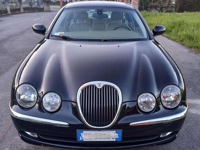 Usata Jaguar S-Type Executive 298 CV (219 kW) 2023 Nero Berlina