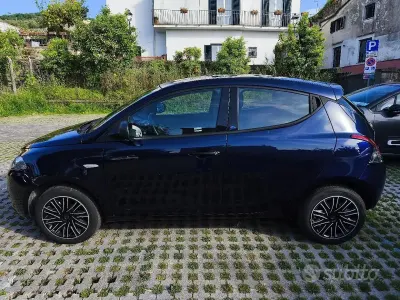 Begagnad Lancia Ypsilon 69 HK (50 kW) 2019 Blå Halvkombi