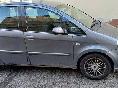 Usata Lancia Musa 95 CV (69 kW) 2012 Grigio Monovolume