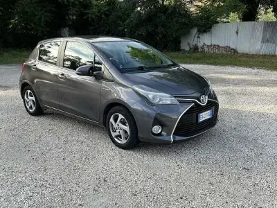 Brugt Toyota Yaris Hybrid Active 75 HK (55 kW) 2014 Sedan