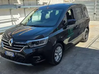 Usata Renault Kangoo 95 CV (69 kW) 2022 Nero Monovolume