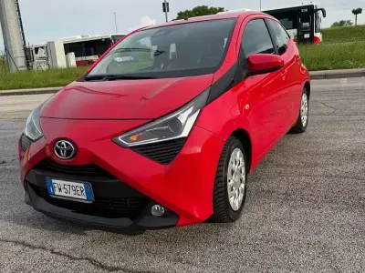 Usado Toyota Aygo X-clusiv 72 HP (52 kW) 2019 Vermelho Citadino