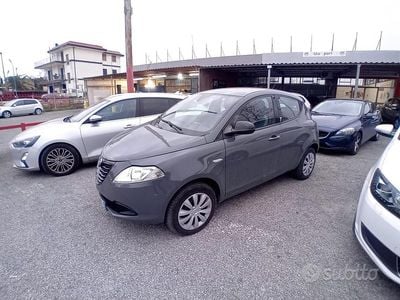 Usata Lancia Ypsilon 80 CV (58 kW) 2014 Grigio Utilitaria