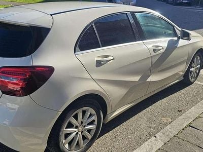 Usata Mercedes A180 Business 109 CV (80 kW) 2016 Bianco Berlina