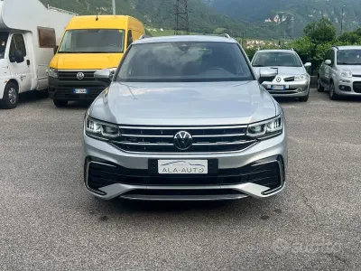 Usata VW Tiguan R-line 190 CV (139 kW) 2023 Grigio SUV